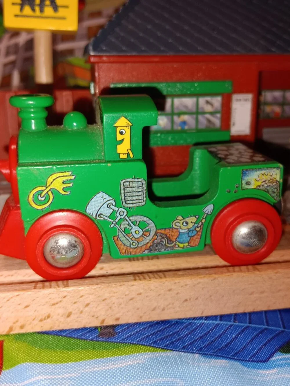 Brio Wooden Railway Trin TrackRichard Scarry Engine Caboose